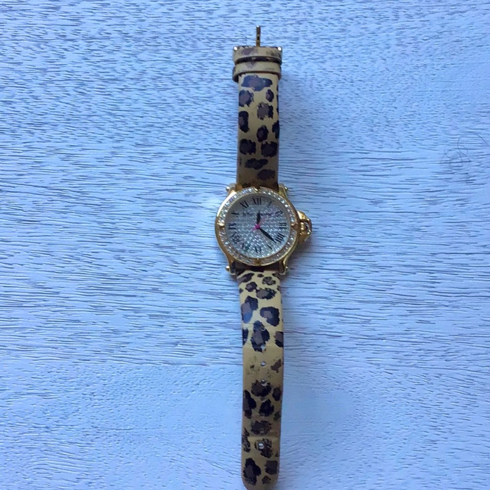 Women’s Leopard Print Leather Strap Watch